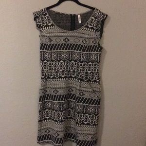 Black & White patterned dress with pockets